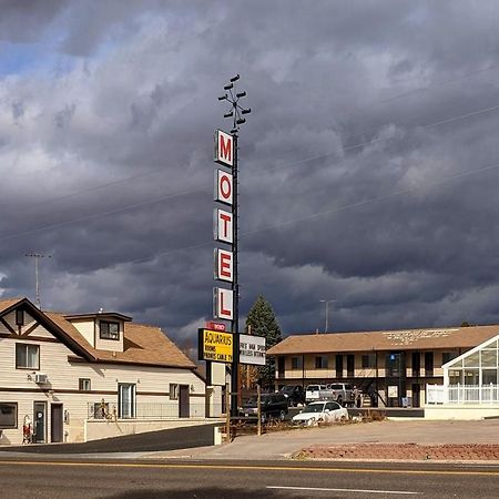 Aquarius Inn Bicknell エクステリア 写真
