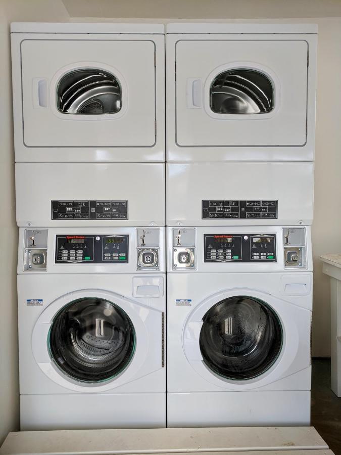 Aquarius Inn Bicknell エクステリア 写真