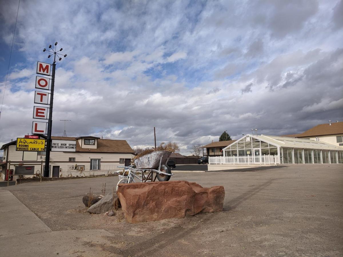 Aquarius Inn Bicknell エクステリア 写真