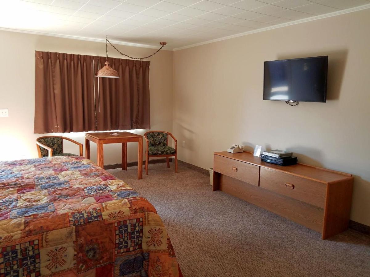 Aquarius Inn Bicknell エクステリア 写真