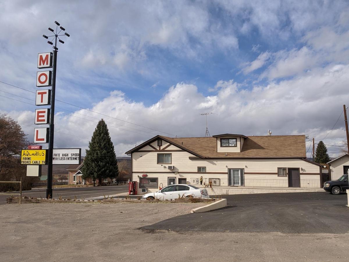 Aquarius Inn Bicknell エクステリア 写真