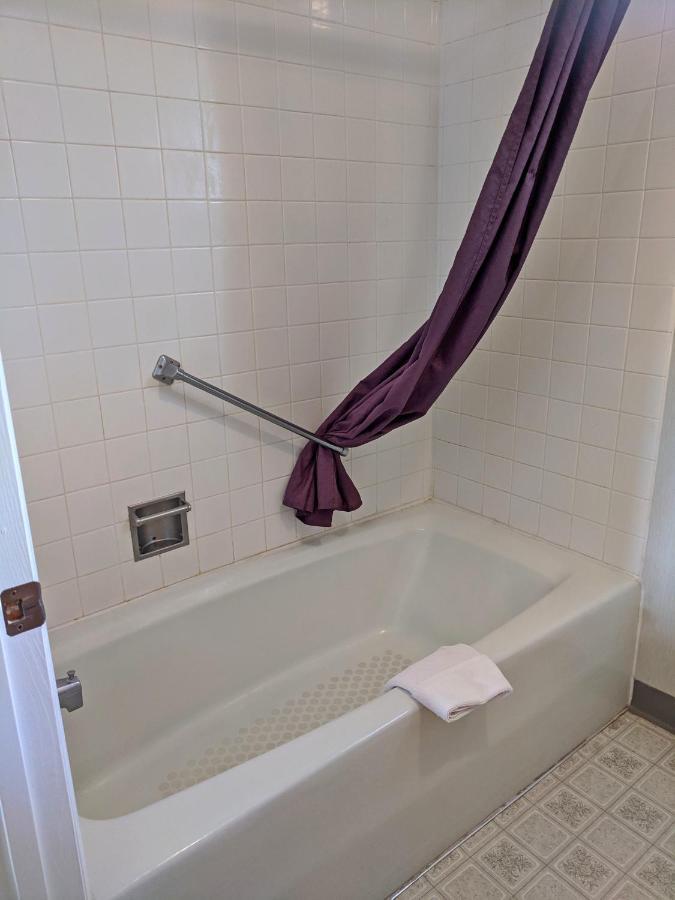 Aquarius Inn Bicknell エクステリア 写真