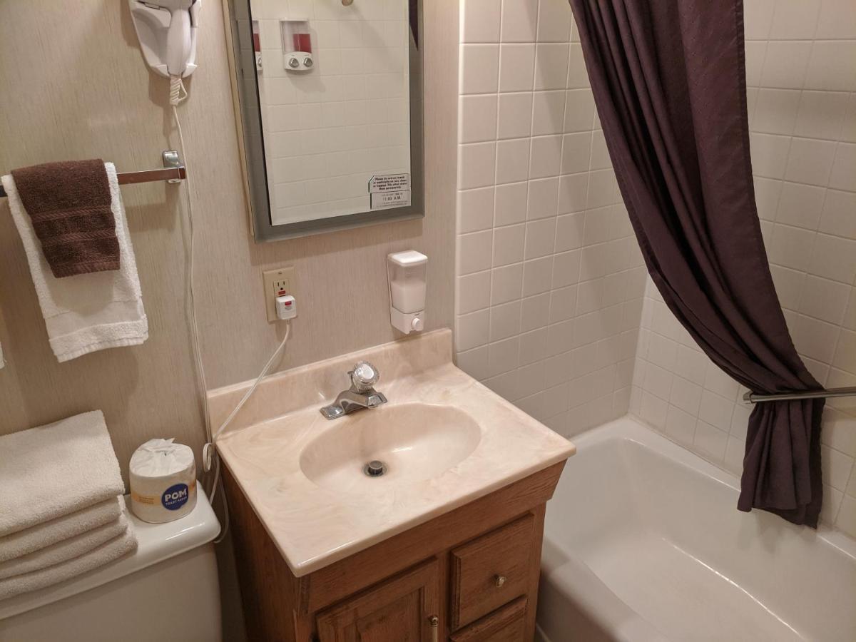 Aquarius Inn Bicknell エクステリア 写真