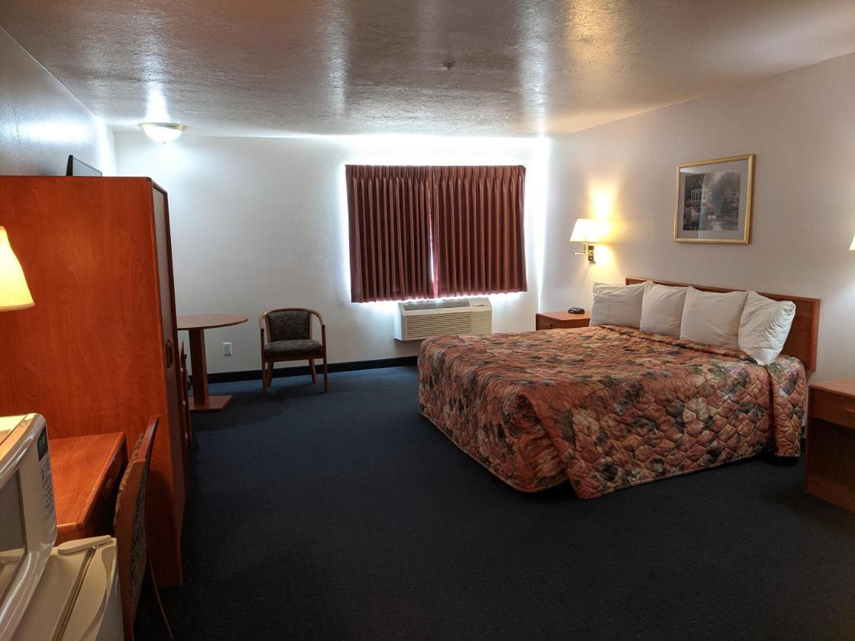Aquarius Inn Bicknell エクステリア 写真