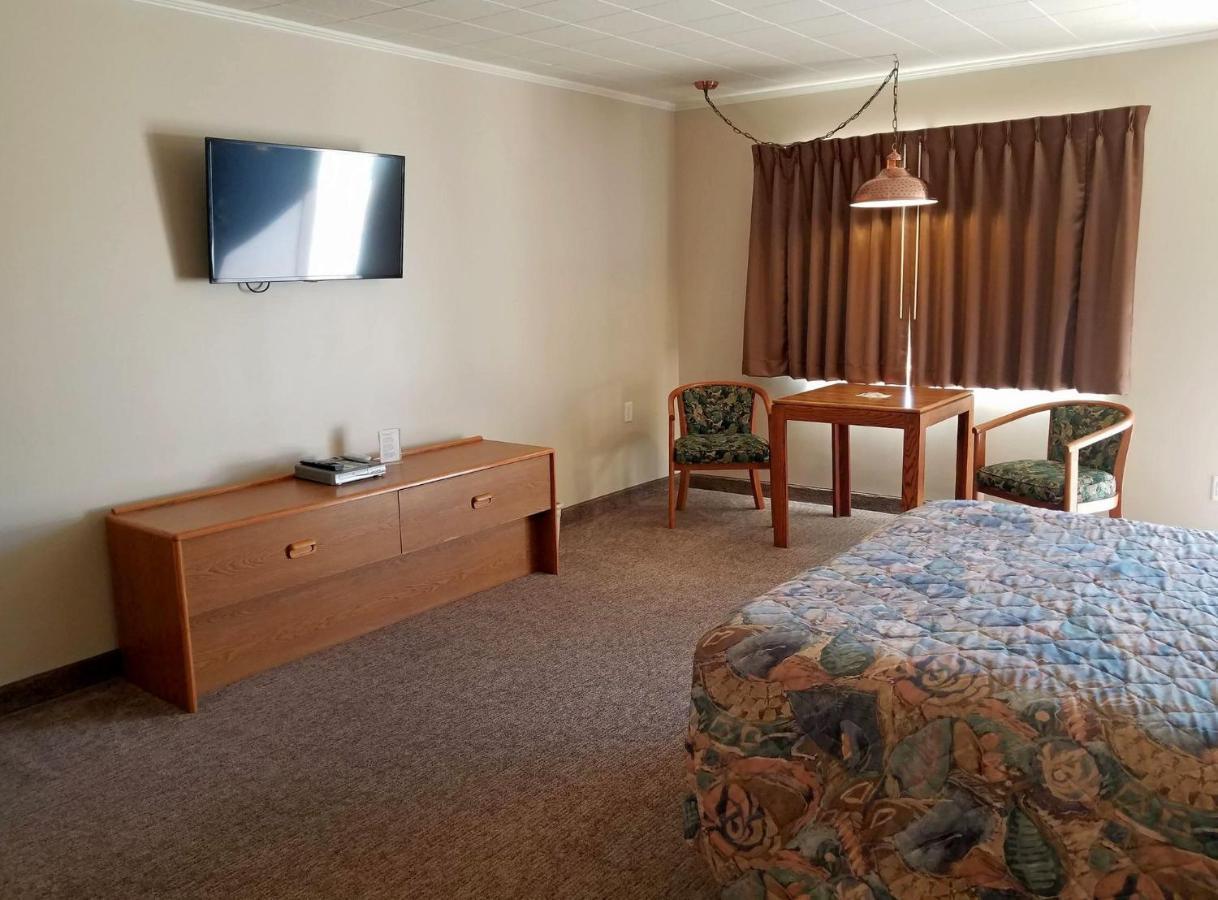 Aquarius Inn Bicknell エクステリア 写真