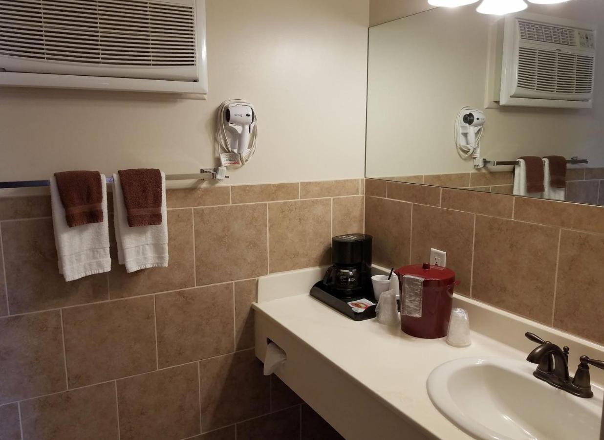 Aquarius Inn Bicknell エクステリア 写真