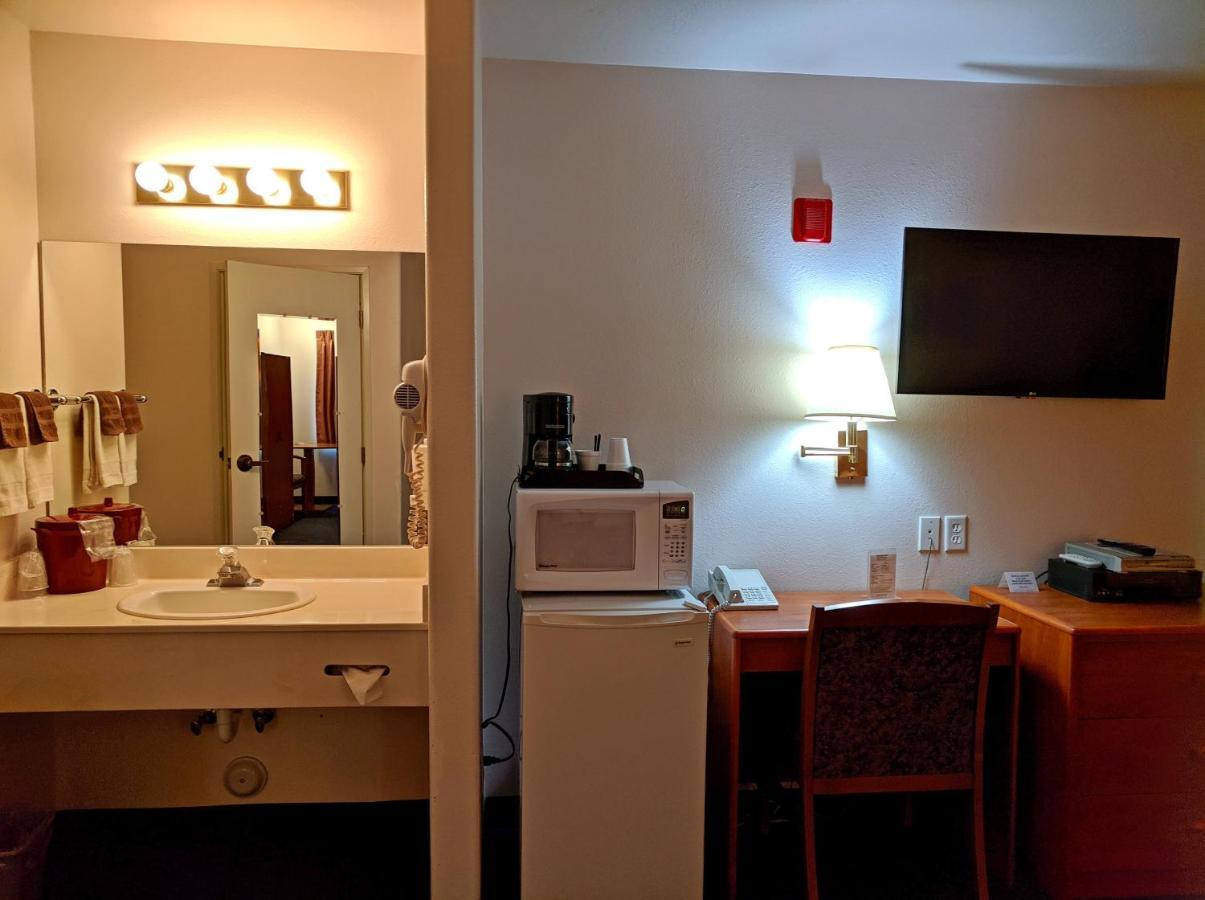 Aquarius Inn Bicknell エクステリア 写真