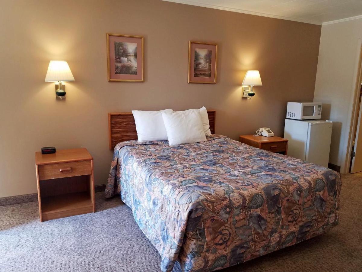 Aquarius Inn Bicknell エクステリア 写真