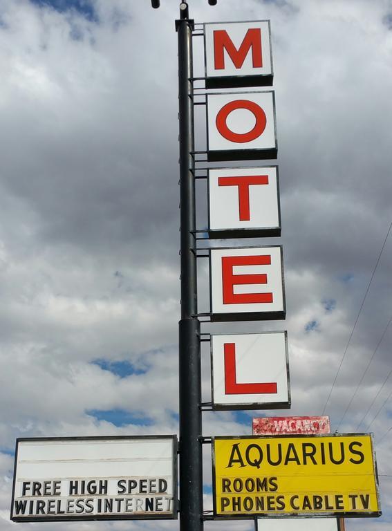 Aquarius Inn Bicknell エクステリア 写真