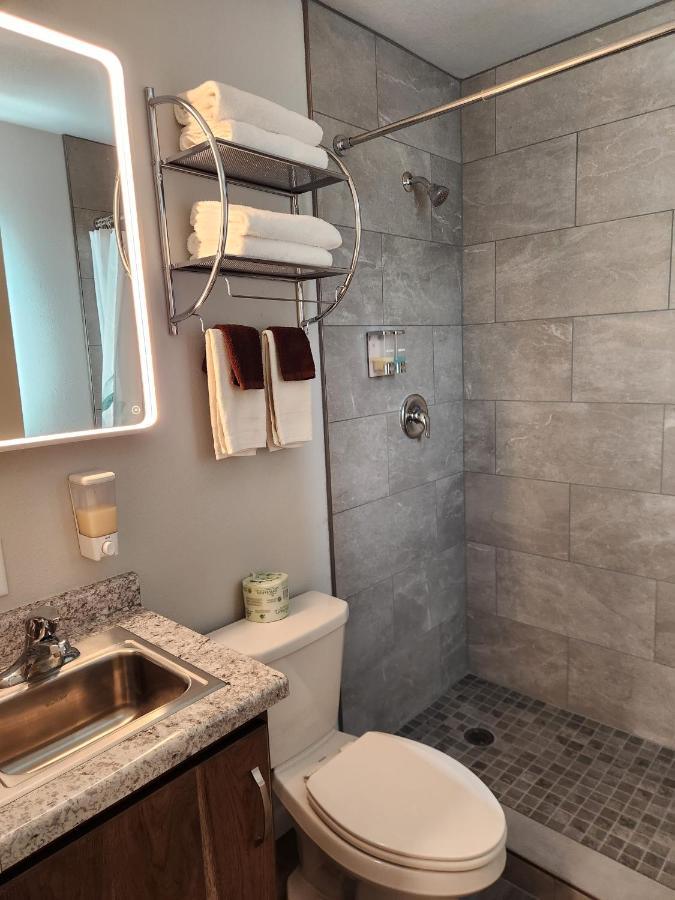 Aquarius Inn Bicknell エクステリア 写真