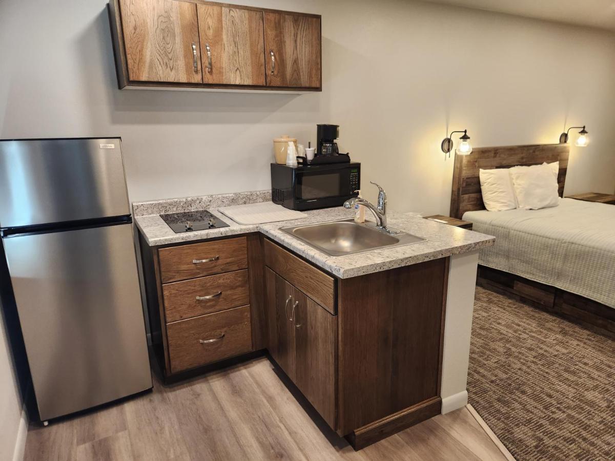 Aquarius Inn Bicknell エクステリア 写真