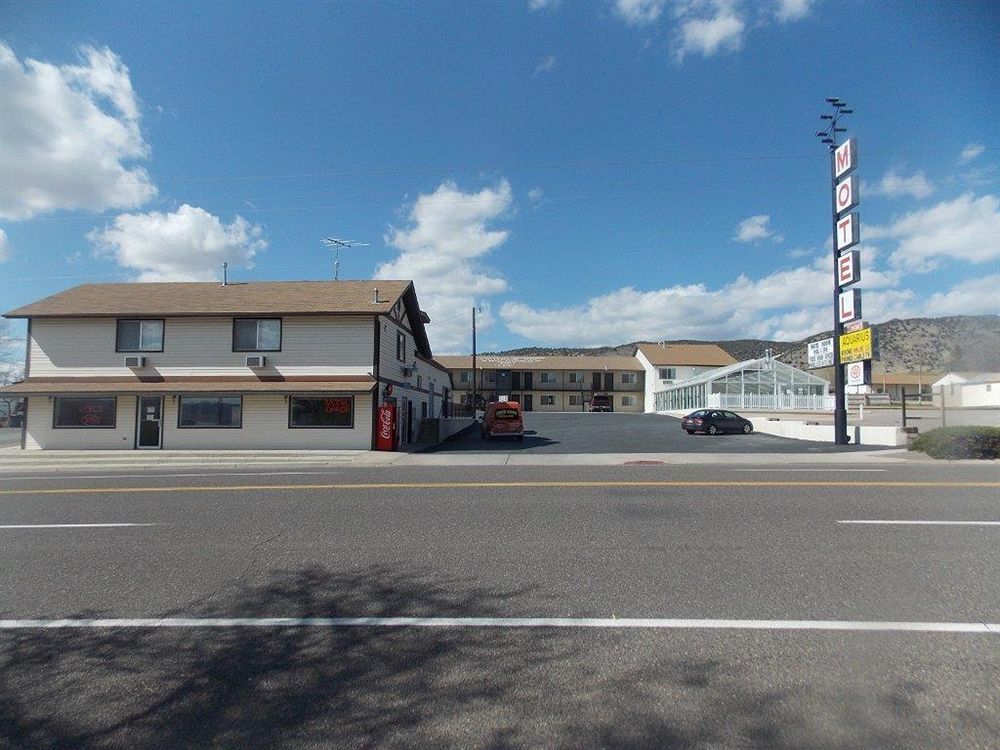 Aquarius Inn Bicknell エクステリア 写真