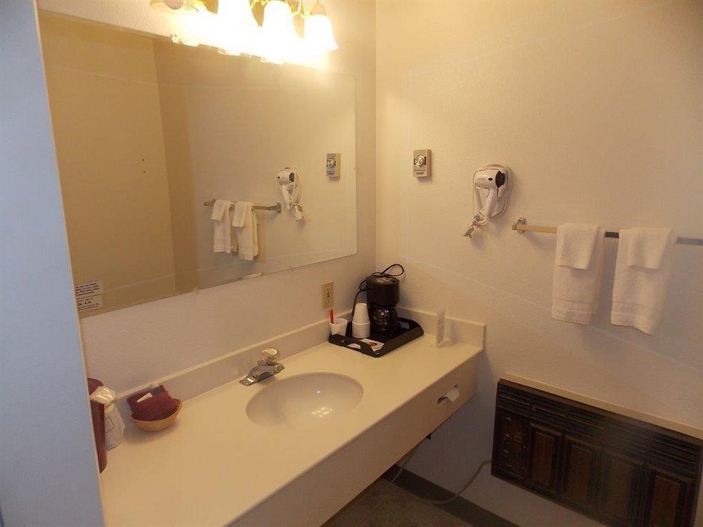 Aquarius Inn Bicknell エクステリア 写真
