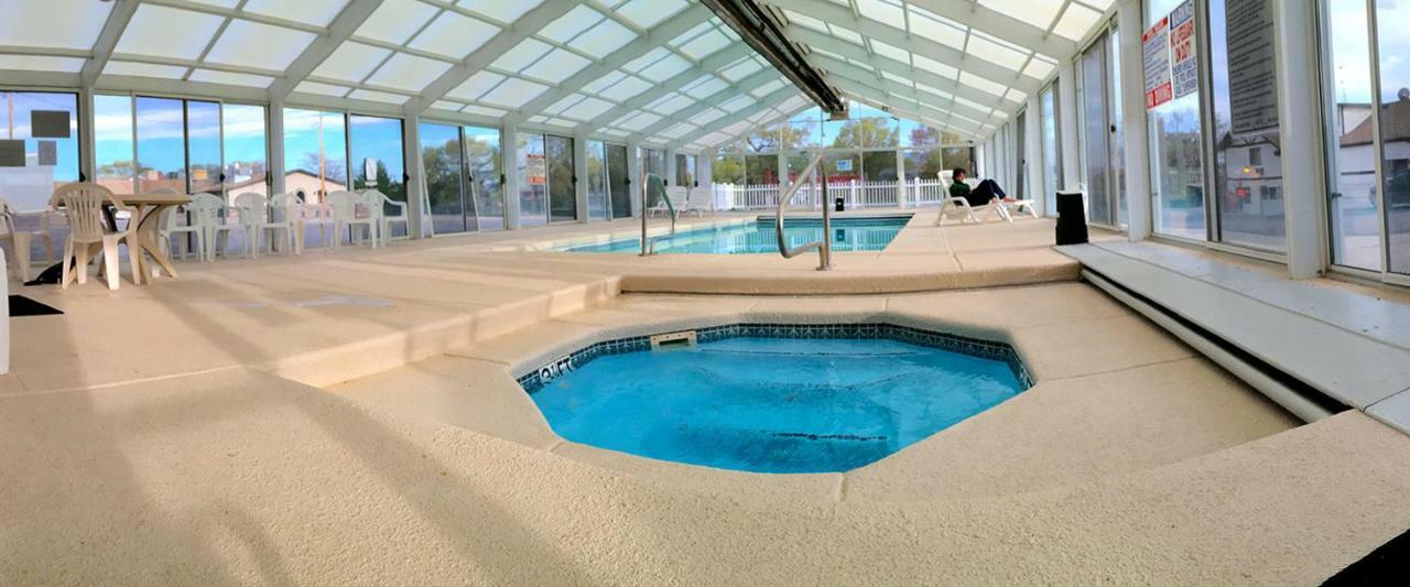 Aquarius Inn Bicknell エクステリア 写真